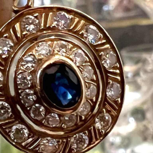 Pendentif médaillon rond or jaune saphir et diamants, fin du 19ème siècle