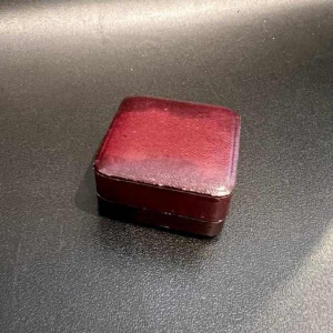 Ronde medaillonhanger in geelgoud met saffier en diamanten, eind 19e eeuw