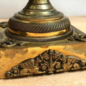 Paar Empire stijl rood marmeren en bronzen vazen / cassoletten, laat 19e eeuw