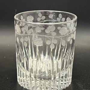 6 heldere kristallen whiskyglazen met geslepen en gegraveerde decoratie