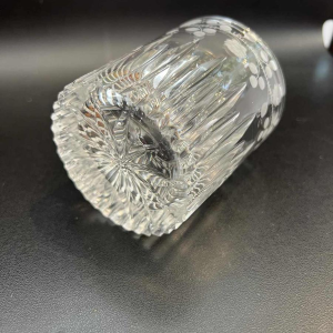 6 heldere kristallen whiskyglazen met geslepen en gegraveerde decoratie