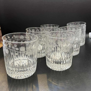 6 heldere kristallen whiskyglazen met geslepen en gegraveerde decoratie