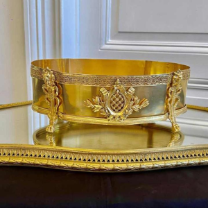 Imposante jardinière de table en bronze ajouré finement travaillé et doré, 19ème siècle