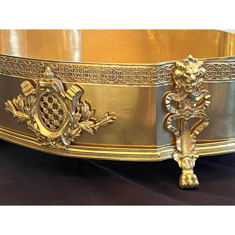 Imposante jardinière de table en bronze ajouré finement travaillé et doré, 19ème siècle