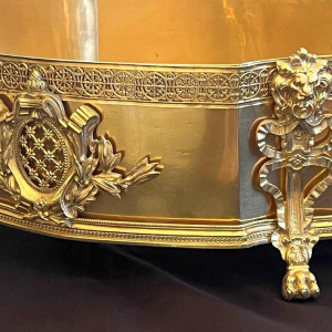 Imposante jardinière de table en bronze ajouré finement travaillé et doré, 19ème siècle