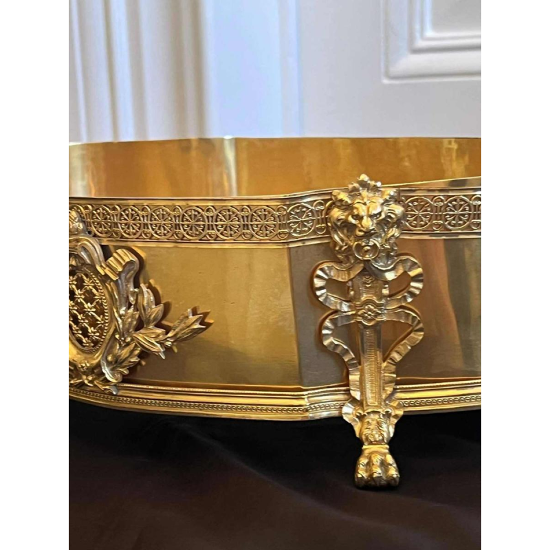 Imposante jardinière de table en bronze ajouré finement travaillé et doré, 19ème siècle