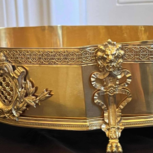 Imposante jardinière de table en bronze ajouré finement travaillé et doré, 19ème siècle
