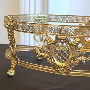 Imposante jardinière de table en bronze ajouré finement travaillé et doré, 19ème siècle