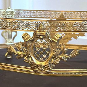 Imposante jardinière de table en bronze ajouré finement travaillé et doré, 19ème siècle