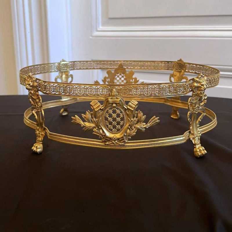 Imposante jardinière de table en bronze ajouré finement travaillé et doré, 19ème siècle