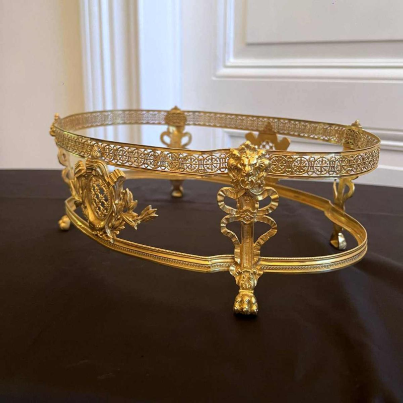 Imposante jardinière de table en bronze ajouré finement travaillé et doré, 19ème siècle