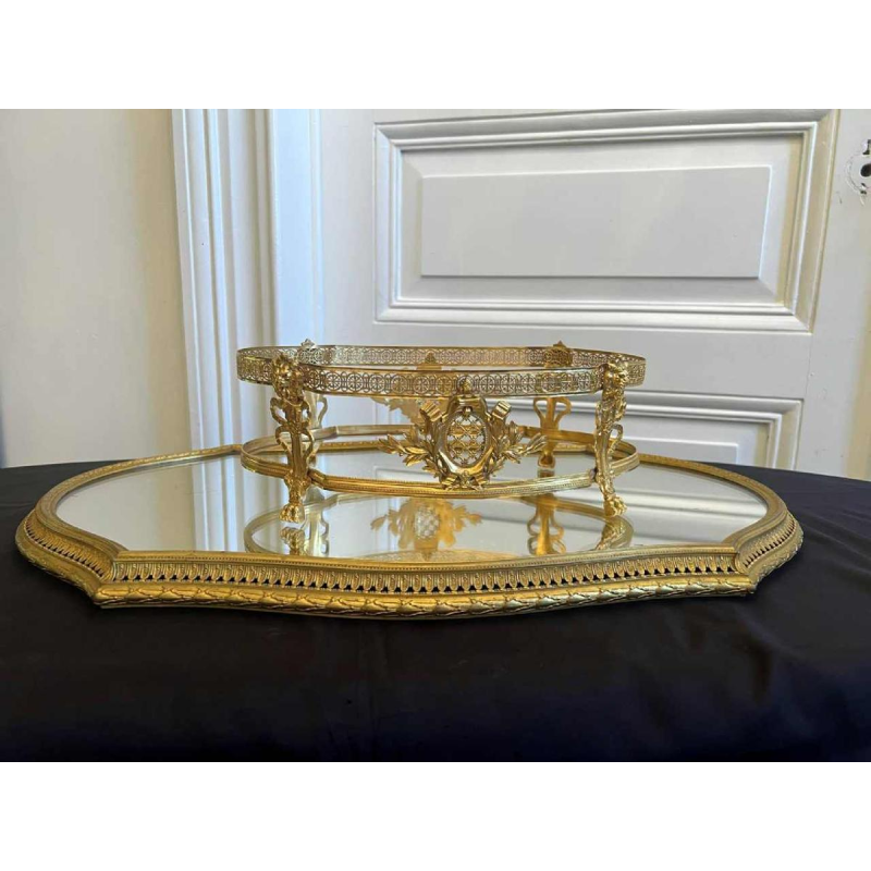 Imposante jardinière de table en bronze ajouré finement travaillé et doré, 19ème siècle