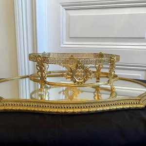 Imposante jardinière de table en bronze ajouré finement travaillé et doré, 19ème siècle