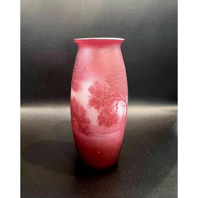 VAL SAINT LAMBERT atelier Petignot Vaas in rood gelijnd glas met lacustre decoratie