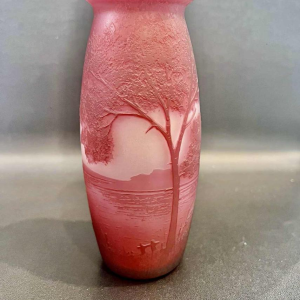 VAL SAINT LAMBERT atelier Petignot Vaas in rood gelijnd glas met lacustre decoratie