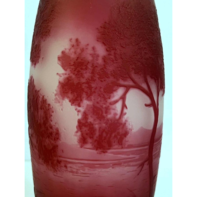 VAL SAINT LAMBERT atelier Petignot Vaas in rood gelijnd glas met lacustre decoratie