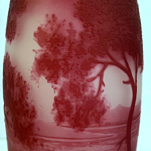 VAL SAINT LAMBERT atelier Petignot Vase en verre doublé rouge à décor lacustre