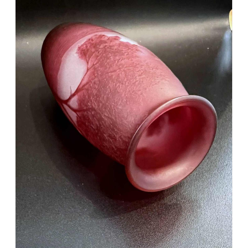 VAL SAINT LAMBERT atelier Petignot Vaas in rood gelijnd glas met lacustre decoratie