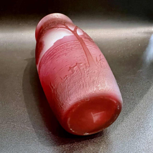 VAL SAINT LAMBERT atelier Petignot Vaas in rood gelijnd glas met lacustre decoratie