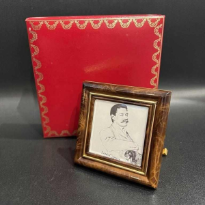 Must de Cartier verguld metalen en geëmailleerd fotolijstje