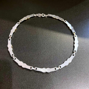 Christian DIOR, verzilverd en verguld stalen halsketting choker collier