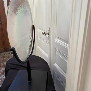Alfred COLLARD, Sculpture abstraite, Disque en verre à décor dinclusions