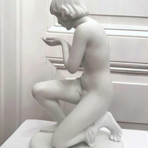 Kurt STEINER for Wallendorfer Porzellan Manufaktur, porcelain biscuit "Young woman kneeling".