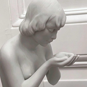 Kurt STEINER for Wallendorfer Porzellan Manufaktur, porcelain biscuit "Young woman kneeling".