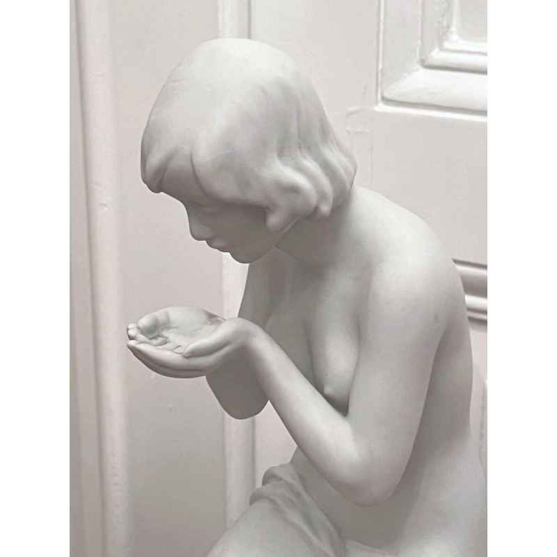 Kurt STEINER voor Wallendorfer Porzellan Manufaktur, porseleinen biscuit "Knielende jonge vrouw".