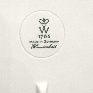 Kurt STEINER voor Wallendorfer Porzellan Manufaktur, porseleinen biscuit "Knielende jonge vrouw".