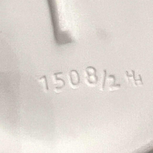 Kurt STEINER par Wallendorfer Porzellan Manufaktur, biscuit de porcelaine « Jeune femme agenouillée »