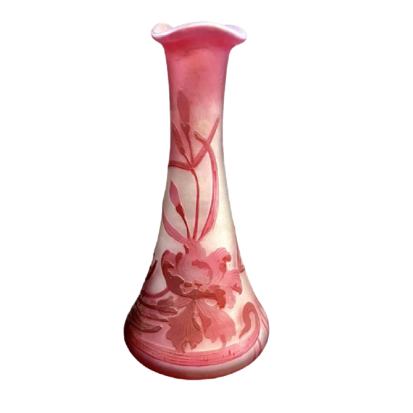 VAL SAINT LAMBERT Art-Nouveau vase in red lined glass with floral decoration