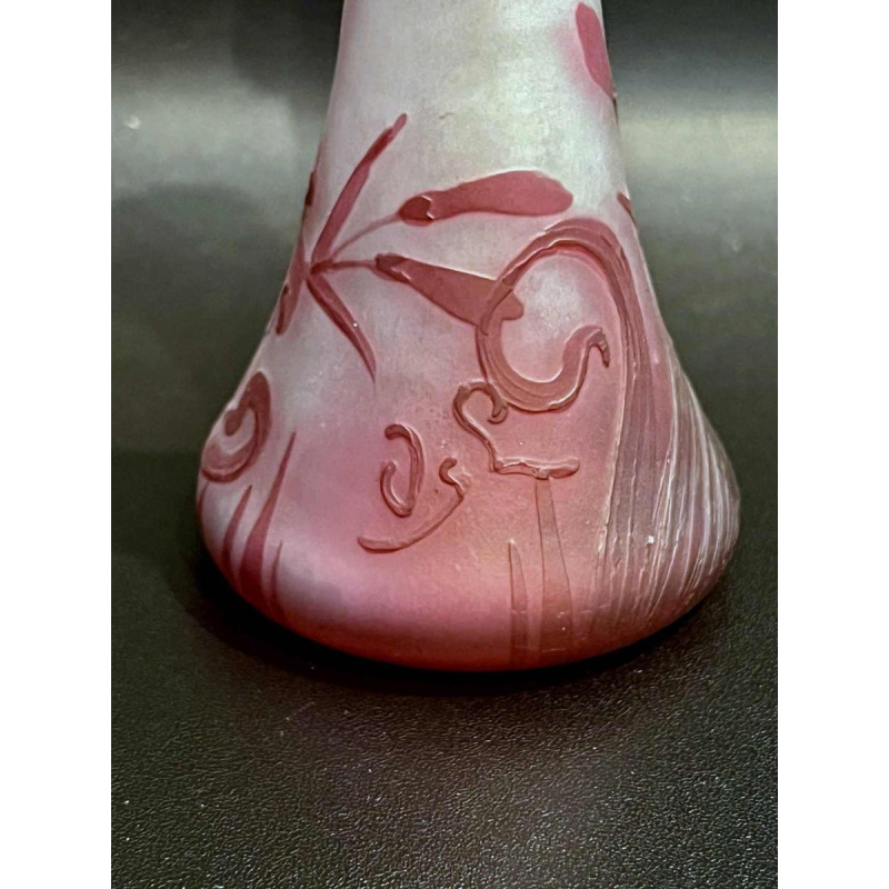 VAL SAINT LAMBERT Art-Nouveau vase in red lined glass with floral decoration