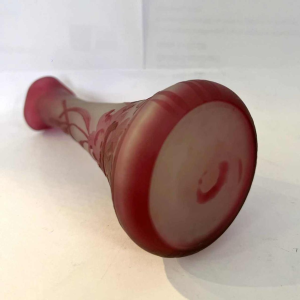 VAL SAINT LAMBERT Art-Nouveau vase in red lined glass with floral decoration