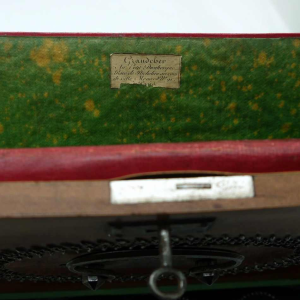 Maison GRANDCHER Paris, gusseted box / letter carrier, Empire period