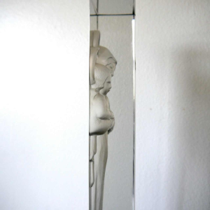 Lalique France “Maagd en kind”, geperst gegoten glas sculptuur