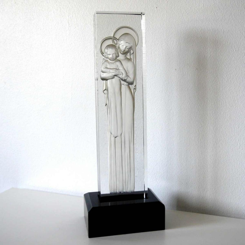 Lalique France "Vierge à lenfant", sculpture en verre pressé moulé