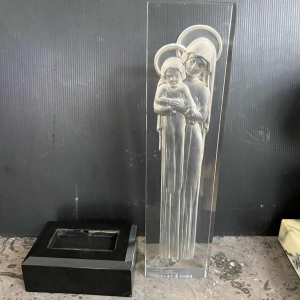Lalique France “Maagd en kind”, geperst gegoten glas sculptuur