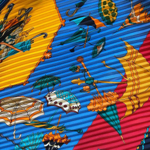 Hubert de Watrigant voor HERMÈS, “Paraplu's en parasols” zijden geplooid vierkant
