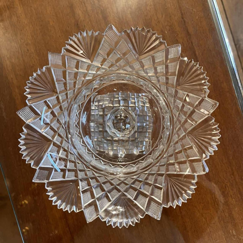 Val Saint Lambert, grande coupe / drageoir sur pied en cristal richement taillé, style Vonèche, 19ème siècle