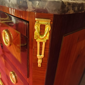 Petite commode d'époque Louis XVI entièrement restaurée