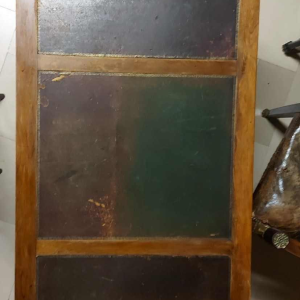 Bureau en acajou soutenu par quatre sphinx ailés en bronze + fauteuil, style Empire XIXe s