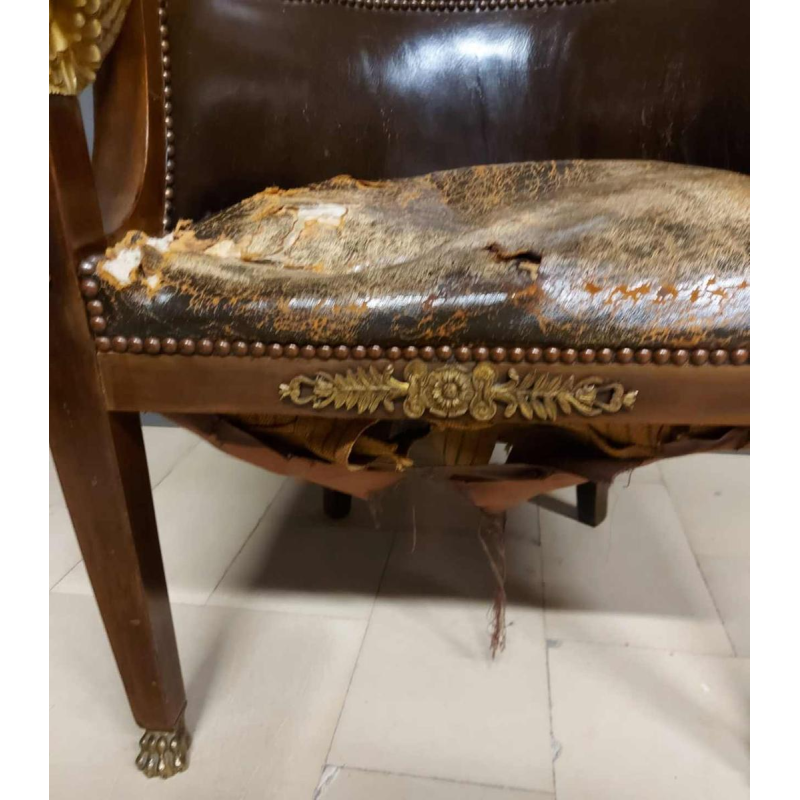 Bureau en acajou soutenu par quatre sphinx ailés en bronze + fauteuil, style Empire XIXe s