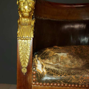 Bureau en acajou soutenu par quatre sphinx ailés en bronze + fauteuil, style Empire XIXe s