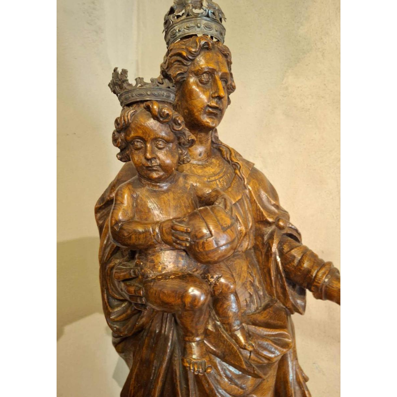 “Vierge à l'enfant Jésus“ statue en bois sculpté et argent, XVIIe s