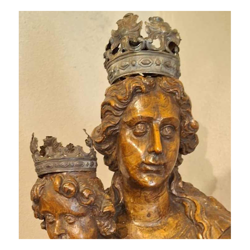 Beeld van houtsnijwerk en zilver, “Maagd en Kind Jezus”, 17e eeuw
