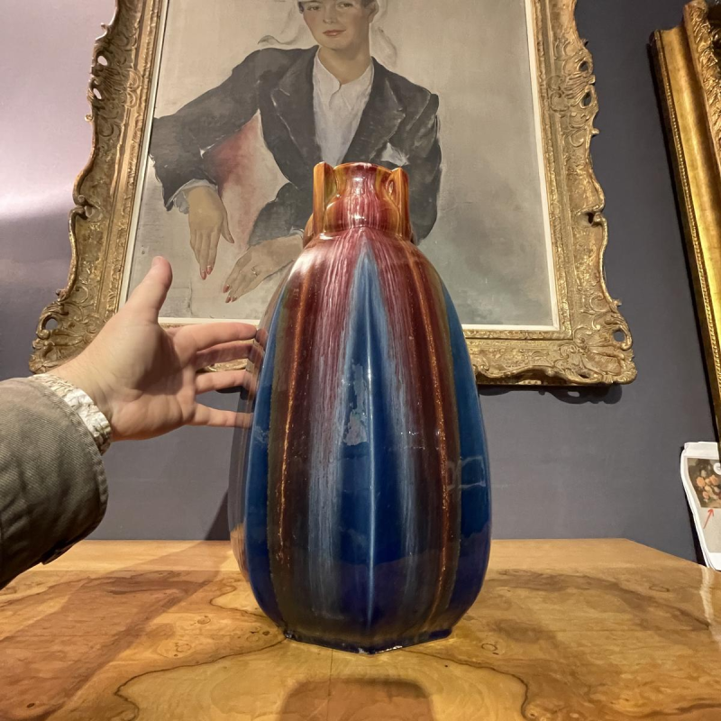 Céramique de Hasselt (attribué à), grand vases Art Déco oblong à facettes, ça 1930