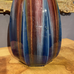 Céramique de Hasselt (attribué à), grand vases Art Déco oblong à facettes, ça 1930