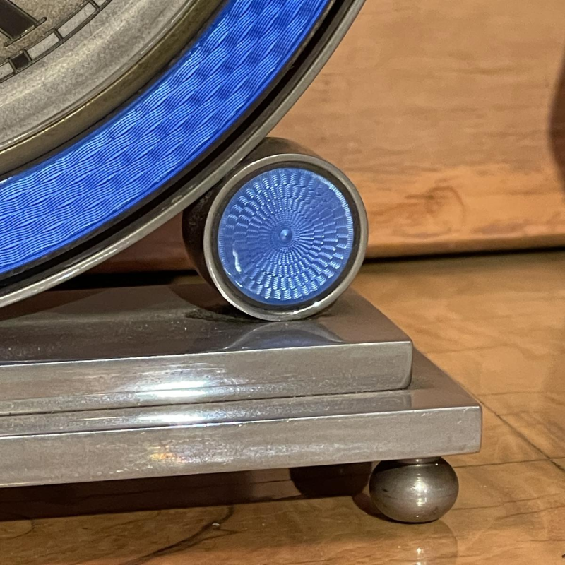 Hamilton & Inches, Art Deco 8-daagse klok, blauw geëmailleerd guilloché, vernikkeld staal, circa 1930