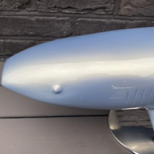 Laszlo Tibay voor Caster Bronz Kft "Shark" blauw gelakt bronzen beeld, 21e eeuw